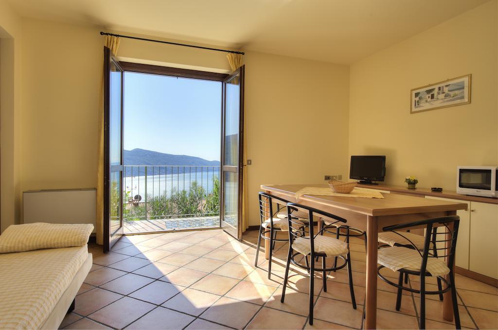 One-Bedroom Apartment Lake View